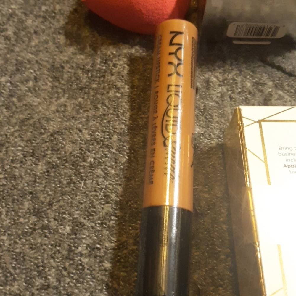 Makeup bundle!! - Picture 5 of 8